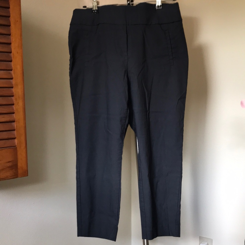 Apt 9 cropped grey pull on pants size 14